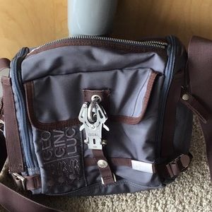 Fashionistas! GEORGE GINA &LUCY messenger bag